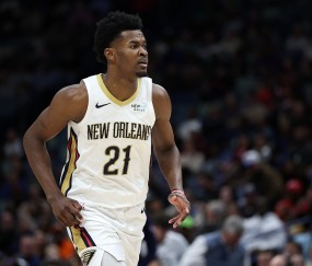 开云下载-上头了！锡安强攻出手 球还在篮筐上方时米西补篮被吹进攻干扰球