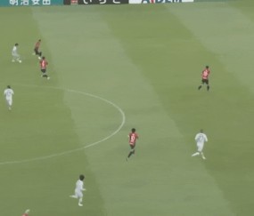 日职联半场：绀野和也屡造险，鹿岛鹿角暂0-0福冈黄蜂