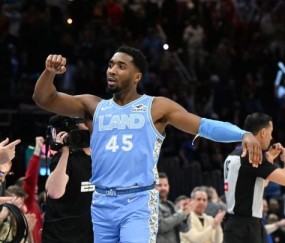 开云下载-冲击70胜！完全体骑士有多强？后詹皇时代冲冠