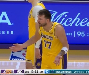 开云下载-东契奇一直摊着手抱怨 黄蜂解说嘲讽：这家伙就是个怨妇